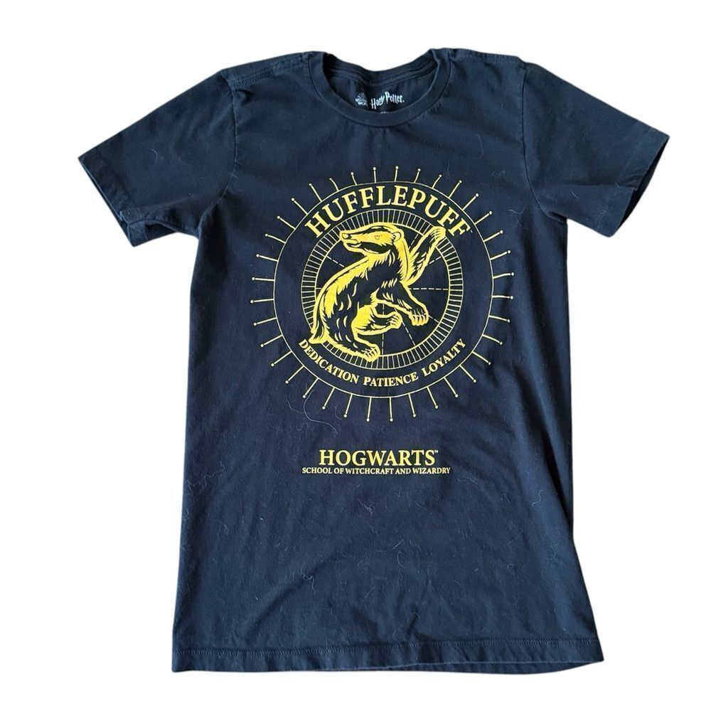 Harry Potter Hufflepuff Hogwarts Wizarding World Tshirt Small